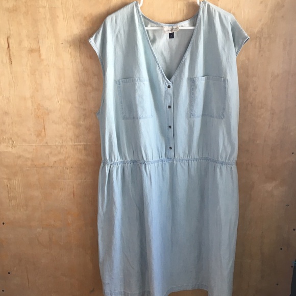 Universal Thread Dresses & Skirts - Universal Thread Chambray jumper dress